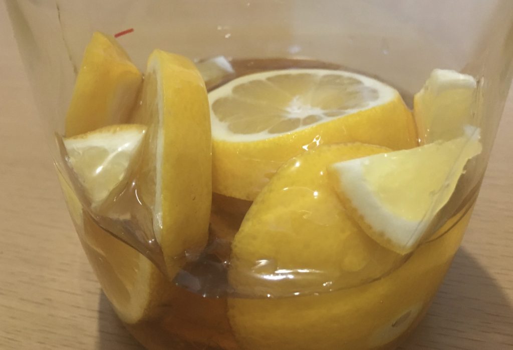 ふるさと納税でもらったレモンの木のレモンで作ったハチミツレモン